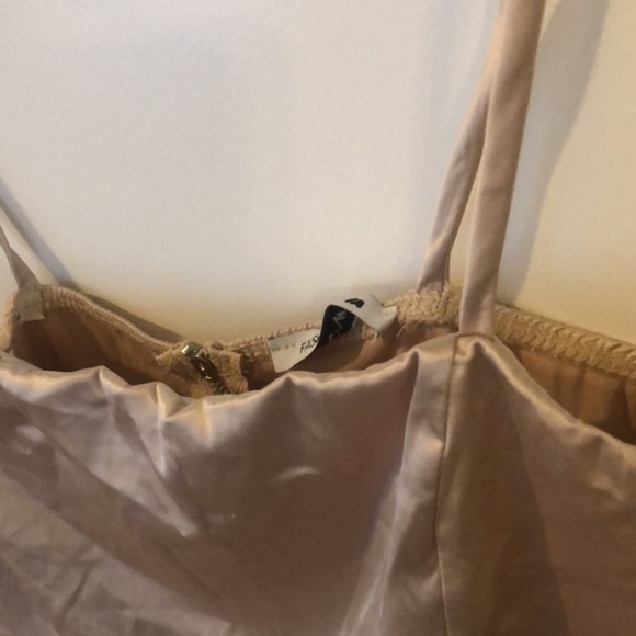 FASHION NOVA | NWT Fashion Nova Easy Lover Satin Beige Crop Top - Size Small - Picture 4 of 5